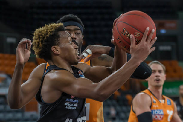 的守护与冲 的守护与冲